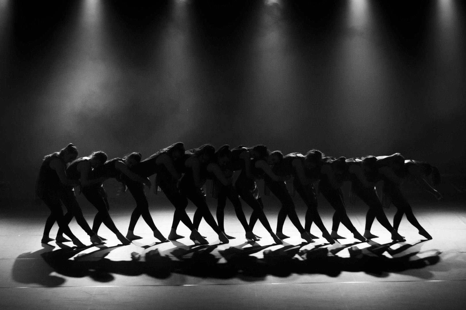 Dansers op het podium (Ritmo)