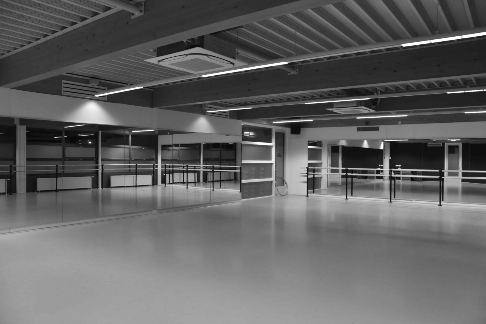 Grote danszaal met airconditioning